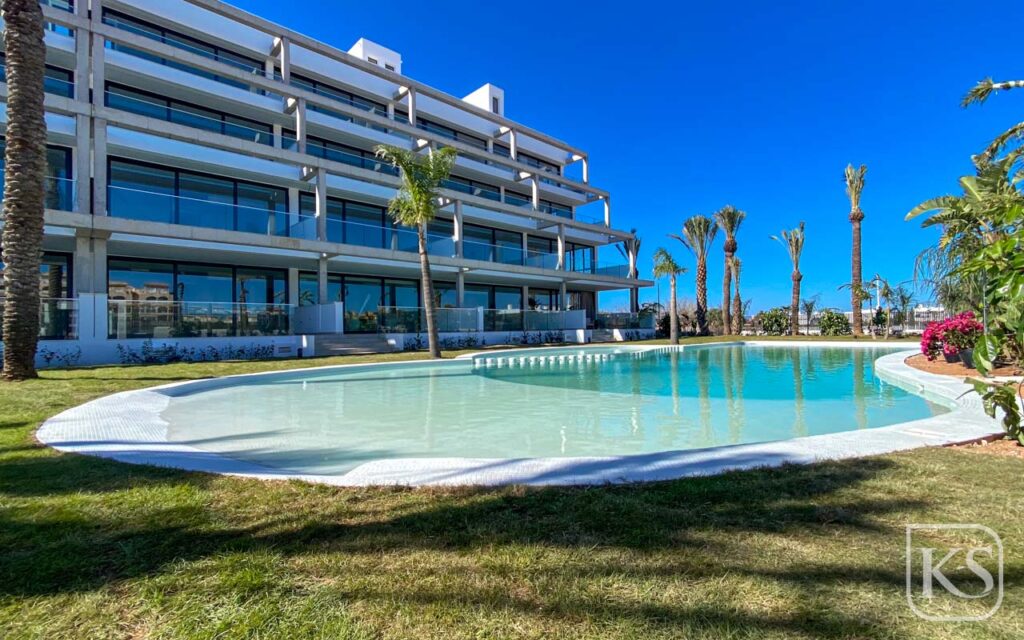 2 bed 2 bath Key-Ready apartments in Mar de Cristal - Oasis Beach