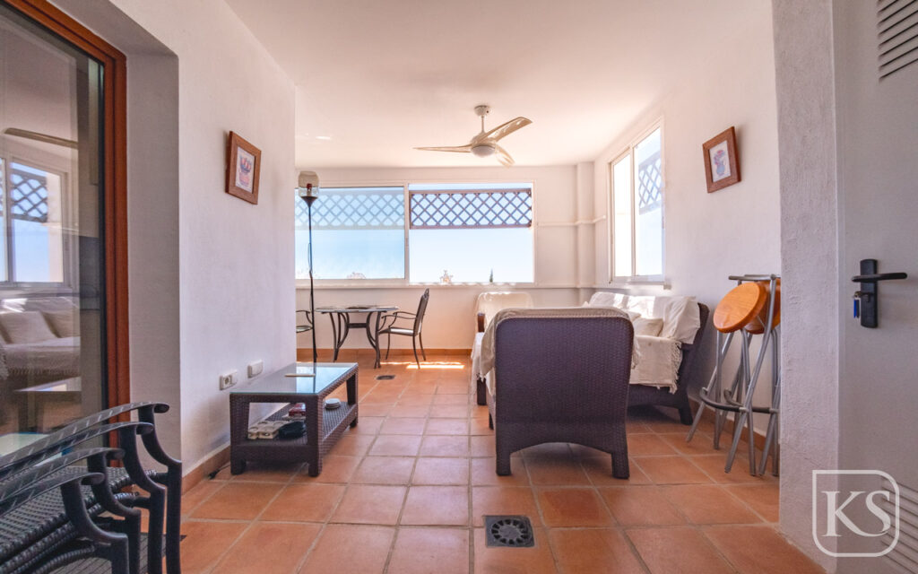 2nd Floor 2 Bed 1 Bath Apartment with Enclosed Terrace