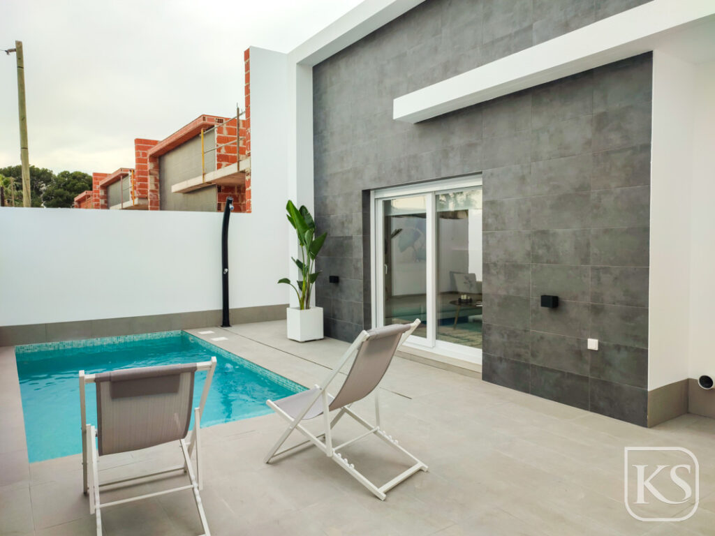 Villa Breathe II - 3 Bed 2 Bath with Private Pool and Large Solarium