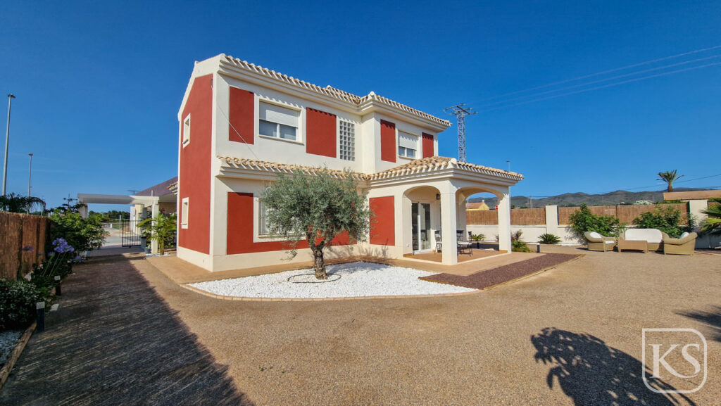 Villa Violeta 4 Bed 3 Bath with Large Plot in Lorca