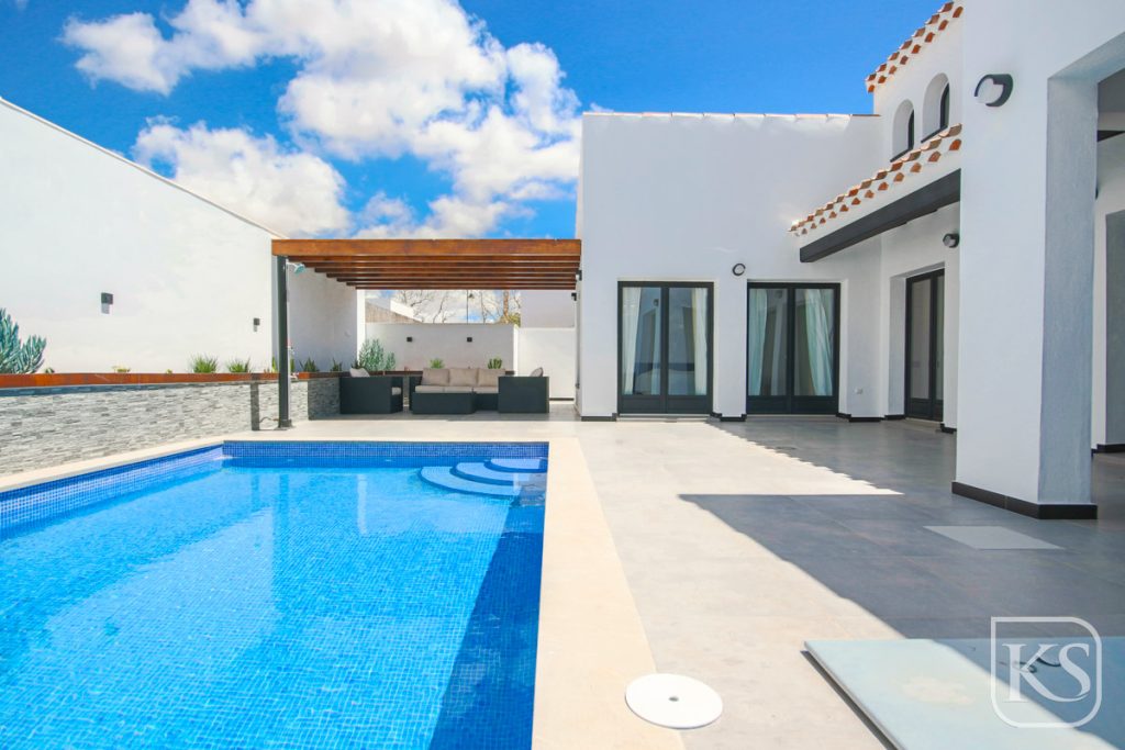Villa Jackson - 3 Bed 2 Bath Refurbished Modern Villa on El Valle Golf Resort
