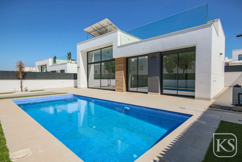 3 Bed 2 Bath Villa on Condado de Alhama Golf Resort