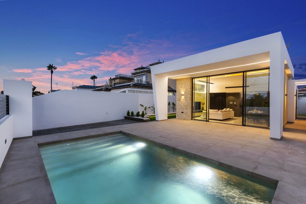 Villa Los Balcones - Luxury 3 Bed 2 Bath with Private Pool, Solarium and Large Plot