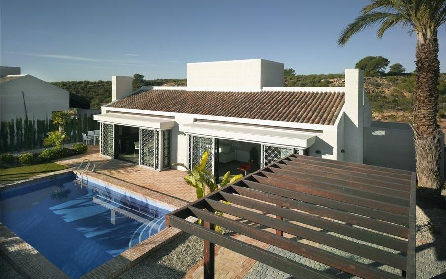 Villa Cabales - 4 Bed 2 Bath with Private Pool and Large Plot on Peraleja Golf