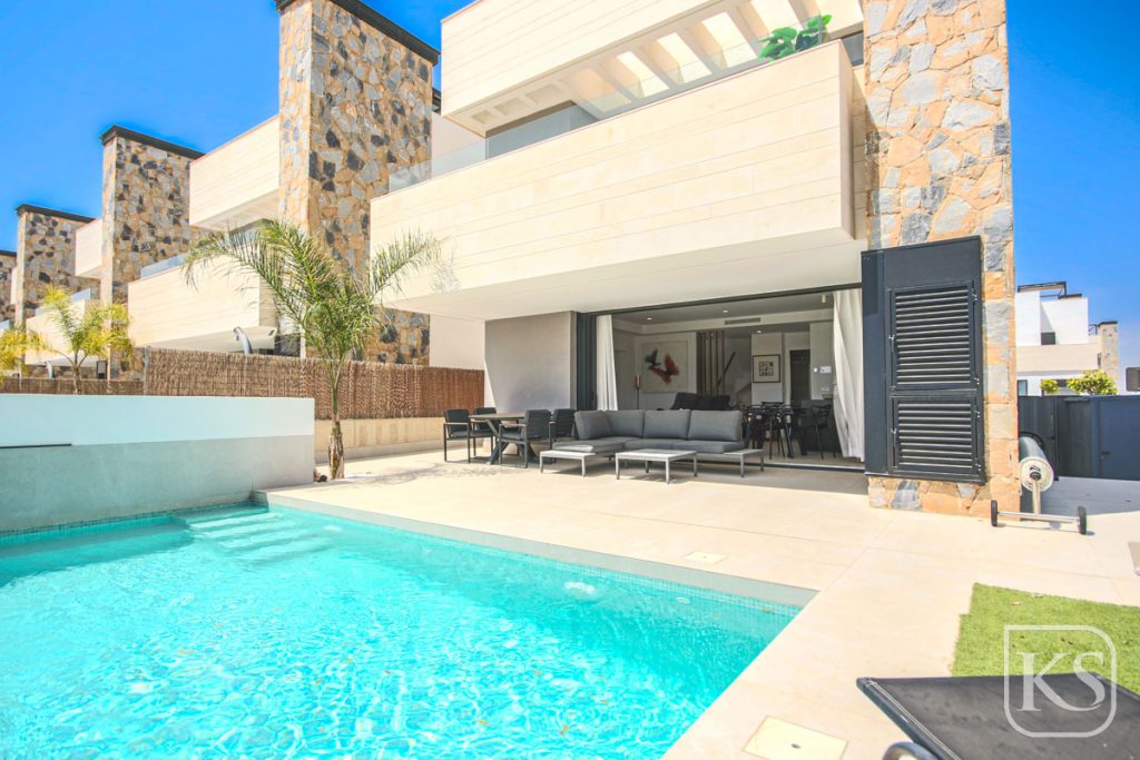 Almendro 47 - 3 Bed 4 Bath Villa with Reformed Basement and Solarium on Santa Rosalía (Resale)